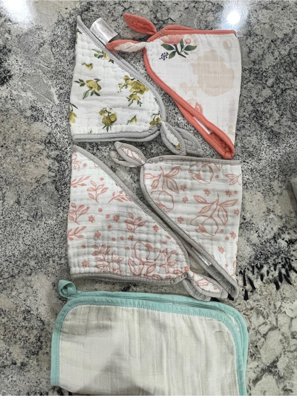 Little unicorn /Aden+ anais deluxe muslin bandana bib and wash clothes